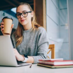 Tartalomkészítőknek és szövegíróknak Hozz létre kreatív ötleteket és változatos szövegeket, ezáltal fokozd hatékonyságod és gazdagítsd a tartalmaidat